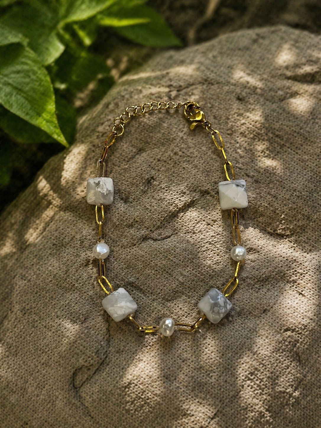 White Howlite & Pearl Bracelet